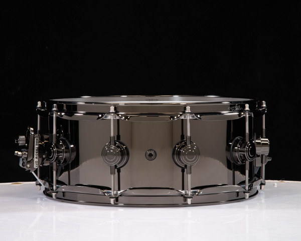 DW Collector's 5.5"x14" Black Nickel over Brass Snare w/Black Nickel HW