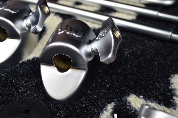 DW Floor Tom Legs w/TB-12 Set of 3 Satin Chrome New Version