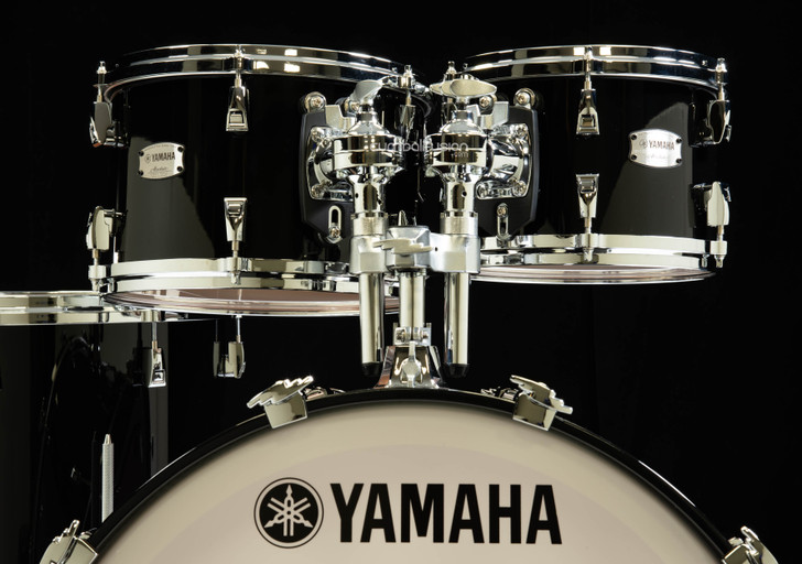 Yamaha Absolute Hybrid Maple 4pc  Solid Black Lacquer w/20" Bass