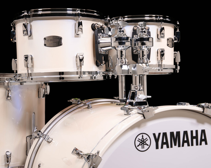 Yamaha Absolute Hybrid Polar White badge and hardware