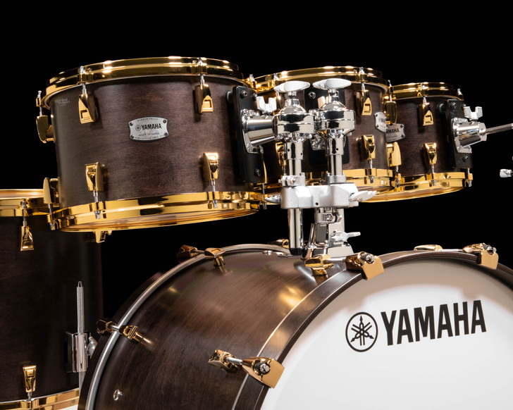 Yamaha PHX Hybrid Shell Drum Set 8/10/12/14/16/22 – Matte Black with Gold Hardware tom view closeup