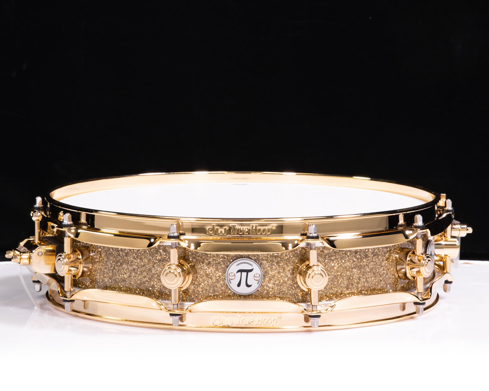 DW Collector's SSC Maple 3.14x14 Pi Snare - Gold Glass w/ Gold HW (DRX13114SSG056)
