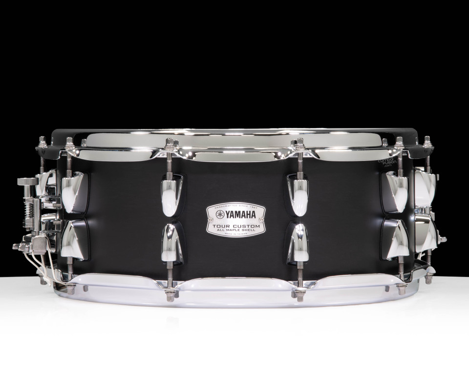 Yamaha Tour Custom 14”x5.5” Maple Snare Drum – Licorice Satin front view