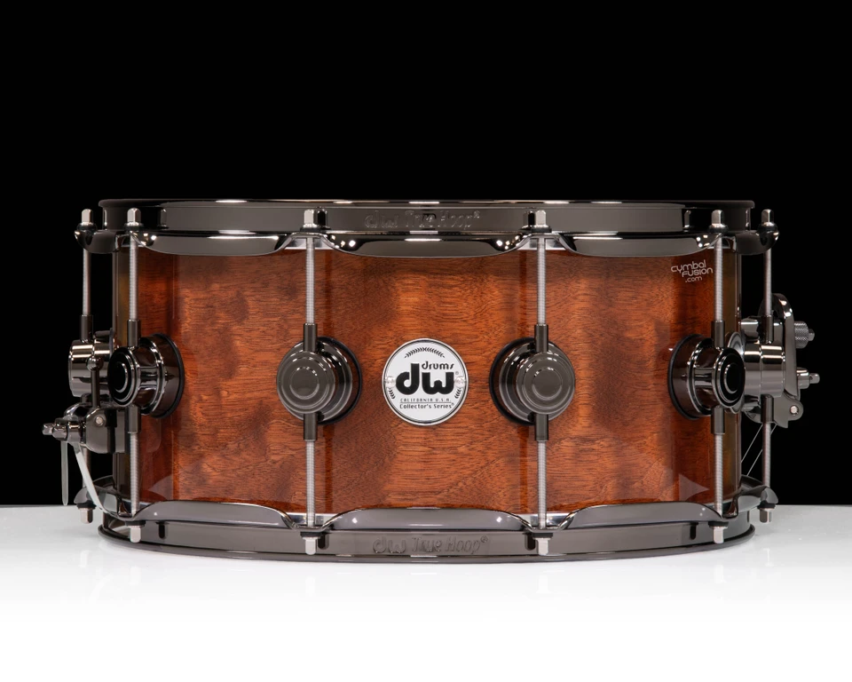 DW Collector's Series 6.5x14 Snare - Giant Quilted Sapeli, Natural High Gloss, Black Nickel Hardware front view