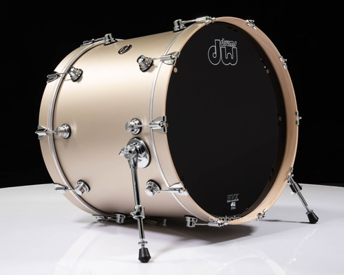 DW_PERFORMANCE_GOLDMIST_18x22-