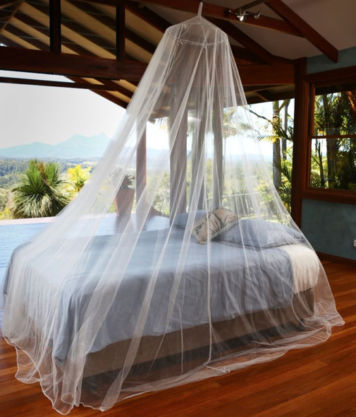 Budget round mosquito net packed in reusable stuff bag for travel