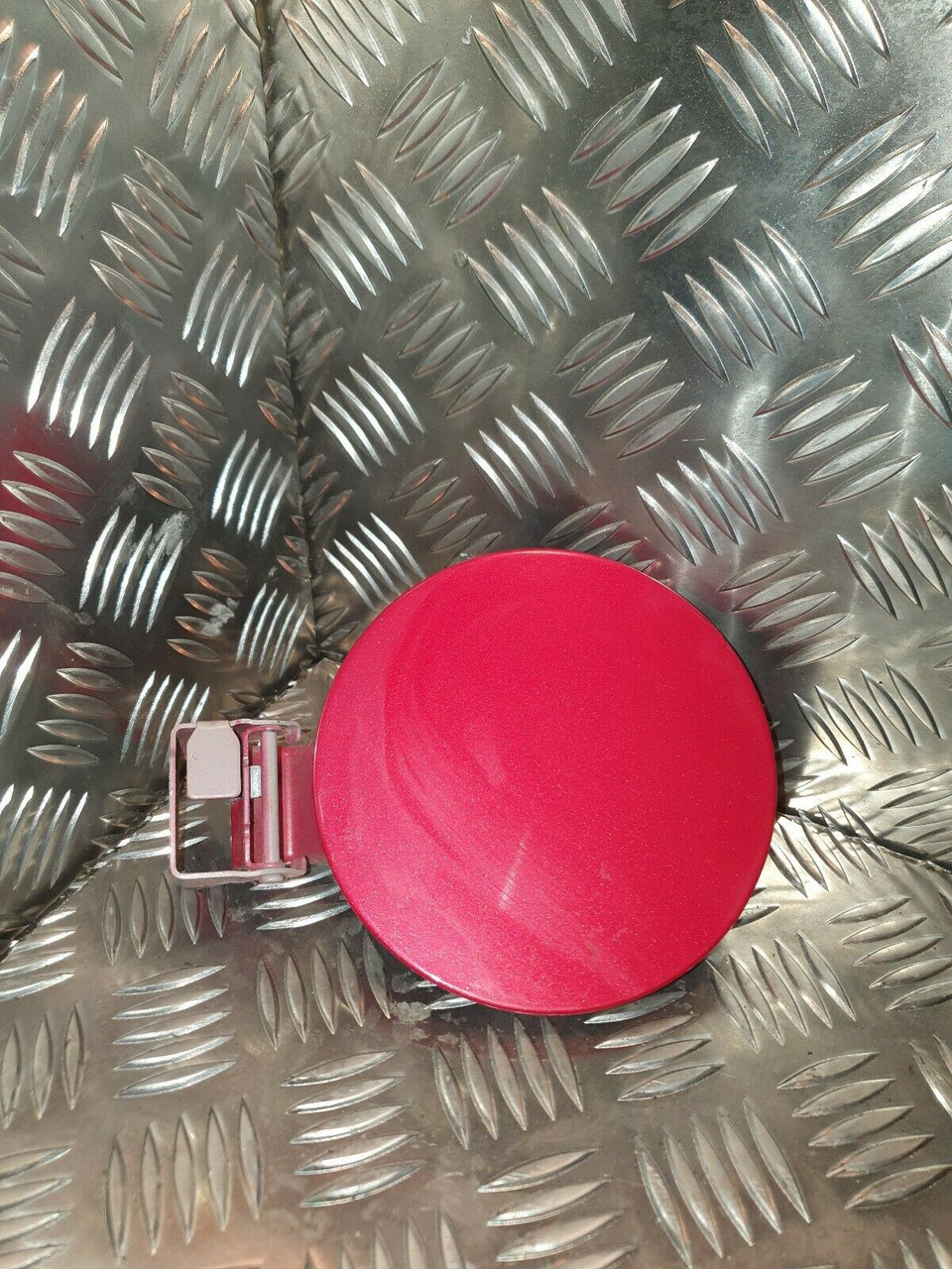 SUZUKI SWIFT FUEL FLAP IN RED PETROL CAP MK2 VVTS 1.5 DRS Car Parts