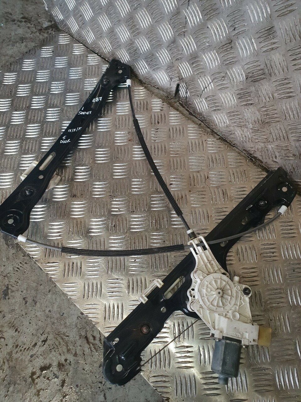 BMW 1 SERIES WINDOW MOTOR AND MECHANISM PASSENGER N/S/F 5 DOOR DRS Car Parts