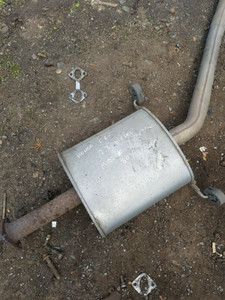 HONDA FRV MIDDLE EXHAUST PIPE AND BOX FR-V 2.2 I CDTI DIESEL 56 REG HONDA FRV MIDDLE EXHAUST PIPE AND BOX FR-V 2.2 I CDTI DIESEL 56 REG