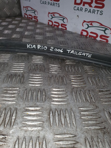 KIA RIO TAILGATE RUBBER 1.4 PETROL MK2 (2005 - 2011)