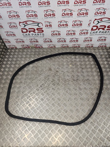 MERCEDES E CLASS RUBBER DOOR SEAL NSF PASSENGER FRONT E270 W211 2001 - 2005
