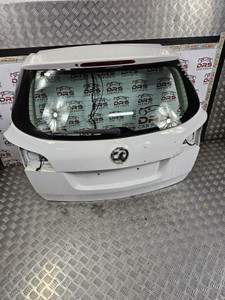 VAUXHALL ASTRA J ESTATE MK6 TAILGATE BOOTLID (WHITE Y40R) FACELIFT 2009 - 2016 VAUXHALL ASTRA J ESTATE MK6 TAILGATE BOOTLID (WHITE Y40R) FACELIFT 2009 - 2016