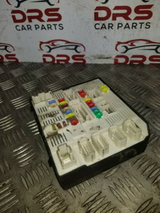 RENAULT MEGANE MK3 FUSE BOX UNDER BONNET 1.6 PETTOL VVT (2008 - 2016)
