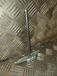 BMW 1 SERIES BATTETY CLAMP + BOLT E87 E82 E81 2004 - 2011