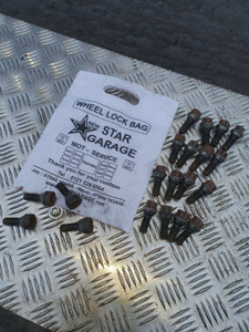 BMW ALLOY WHEEL BOLTS NUTS FULL SET INCLUDING LOCKING WHEEL BOLTS + KEY E88 E90 BMW ALLOY WHEEL BOLTS NUTS FULL SET INCLUDING LOCKING WHEEL BOLTS + KEY E88 E90