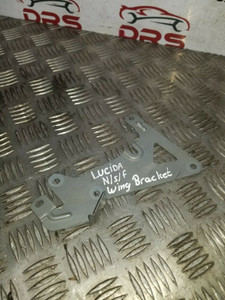 TOYOTA LUCIDA WING BRACKET SUPPORT ESTIMA EMINA PASSENGER N/S 1990 - 1999