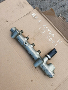 VAUXHALL ASTRA 1.7 CDTI FUEL INJECTOR RAIL