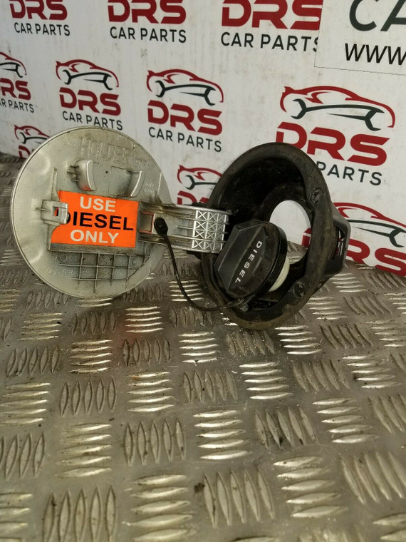 KIA CEED SILVER FUEL FLAP AND DIESEL CAP 1.6 CRDI (2006 - 2012)