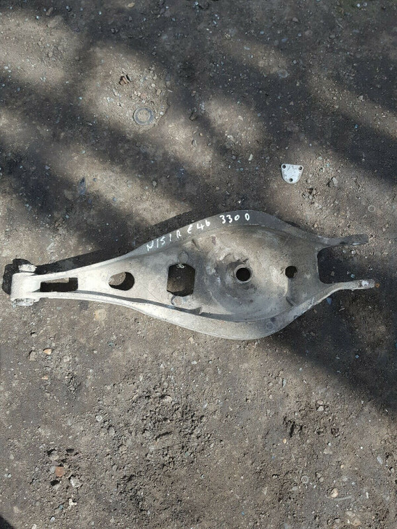 BMW E46 330D N/S/R LOWER SUSPENSION ARM BRACKET COIL SPRING SUPPORT