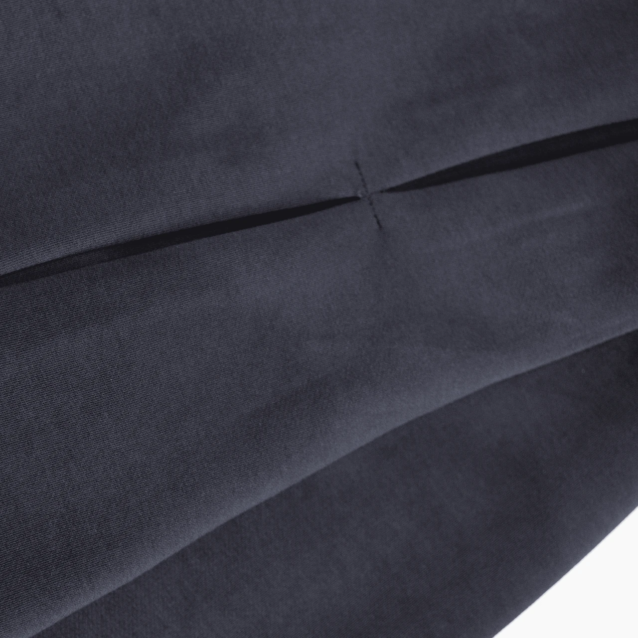 VINTAGE BLACK PLEAT CREWNECK