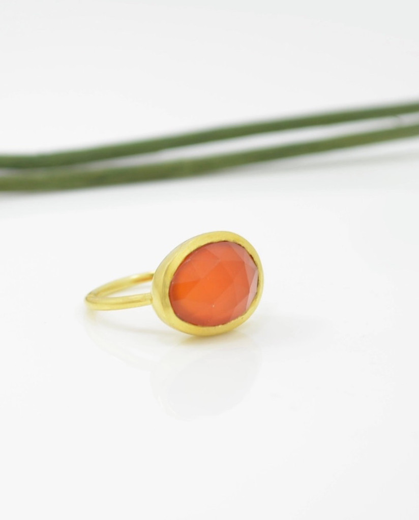 OVAL CARNELIAN GOLD PLATED RING