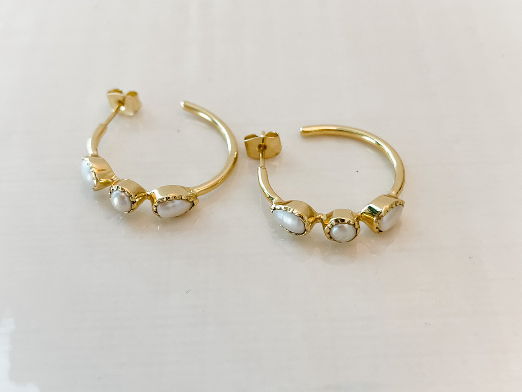 PEARL HOOPS