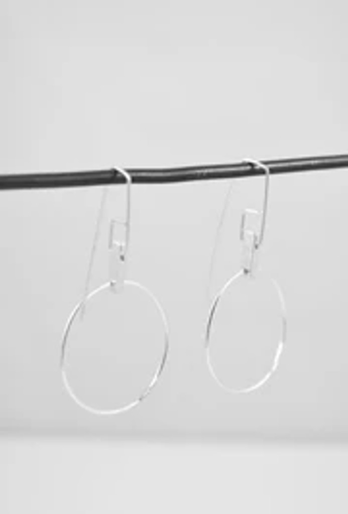 CIRCLE ON CAST BAR EARRINGS