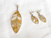 MOTHER OF PEARL LEAF PENDANT