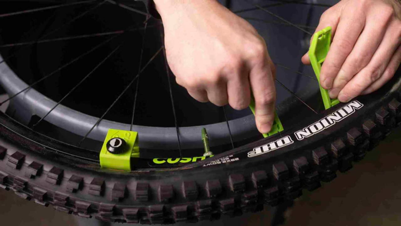 Bead Bro Tubeless Install Tool - Bead-Bro01-3-Tube-Tire-Repair-Sep29.png