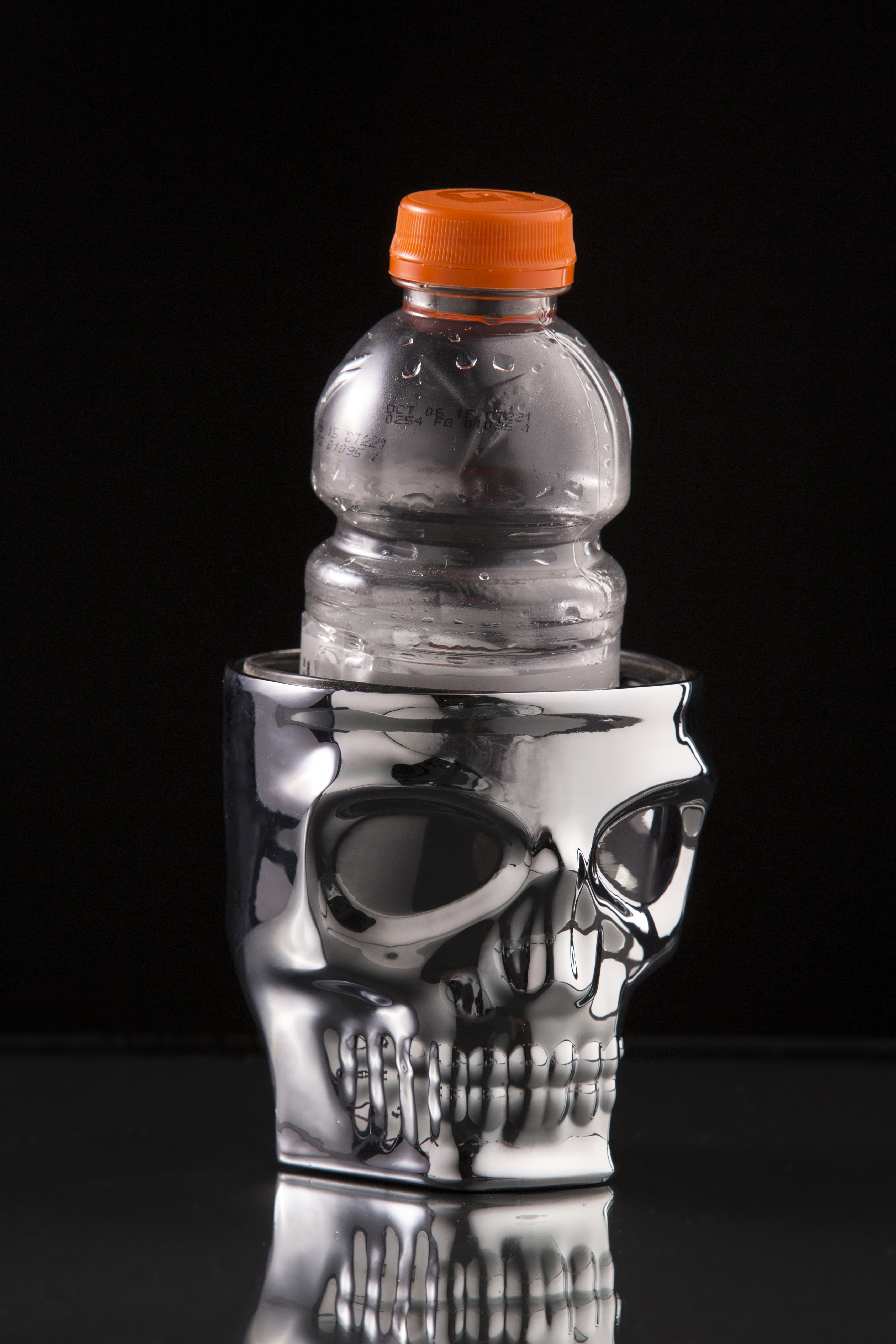 Skull_cup_with_bottle__66290.