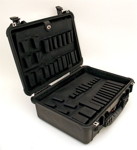 キャサリン Pelican 1520 Case, Black with Red Handle & Latches