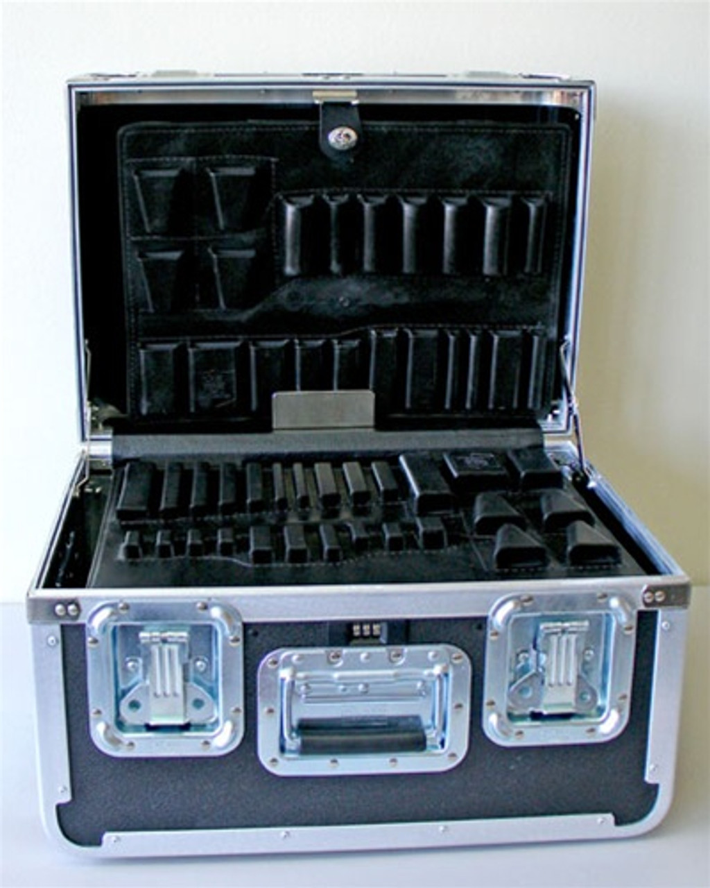 757TH-CB GUARDSMAN ATA TOOL CASE WITH WHEELS AND TELESCOPING