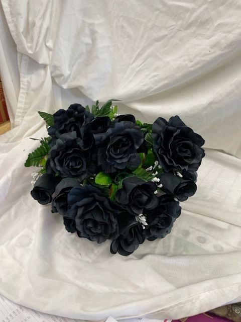silk open and closed Black rose bush with gyp x 24 stems