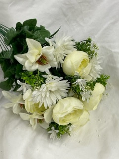 ranunculus/gerbera/columbine bushx24 (cream)