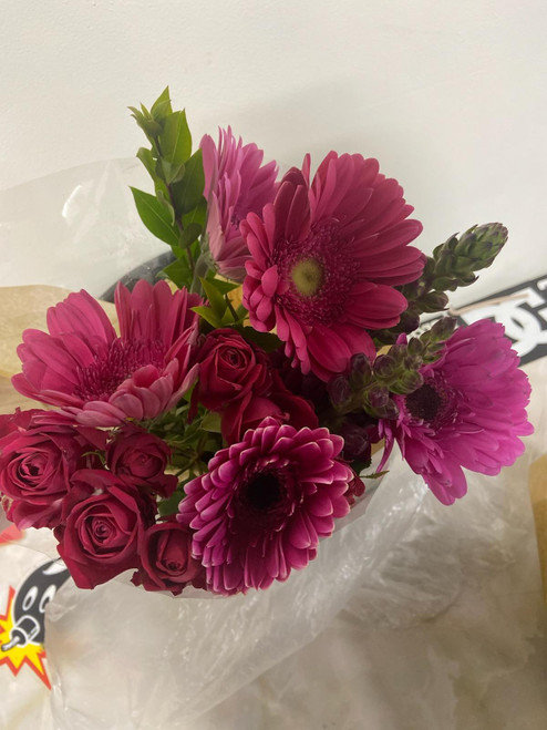 Mixed Bouquet comes as a presorted variety. Prebook by January 24th, Delivered on Valentine's day.