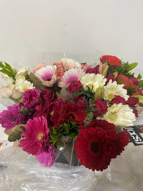 Mixed Bouquet comes as a presorted variety. Prebook by January 24th, Delivered on Valentine's day.