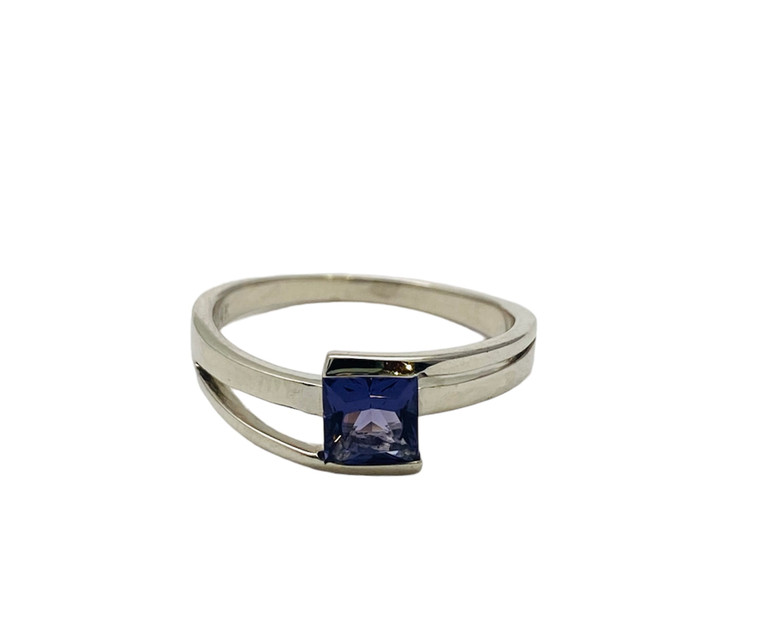 14k white gold ring with princess cut amethyst size 7 SKU:82407
available at www.diamondbayjewelers.com