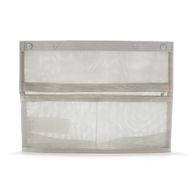 Freistehende Tasche aus Nylon‐Netz.