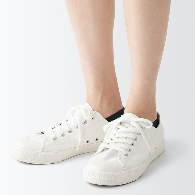 Dünne, rechtwinklige Sneaker‐Socken