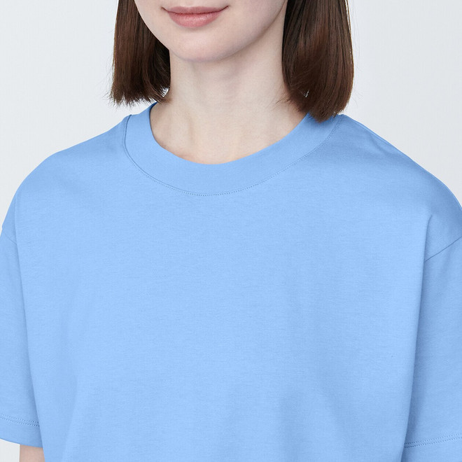 Kurzarm‐T‐Shirt aus weichem Jersey mit Rundhalsausschnitt.