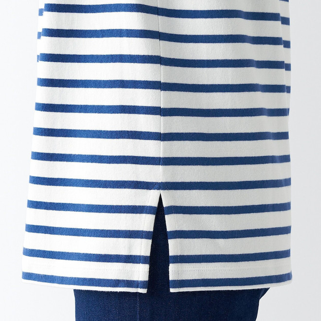 Langarm‐T‐Shirt mit U‐Boot‐Ausschnitt aus dicker Baumwolle