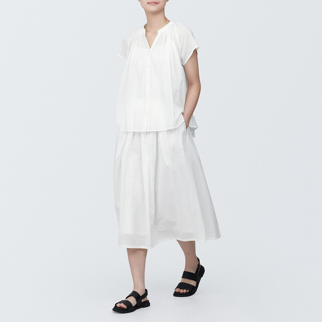 Midirock mit Voile‐Futter.