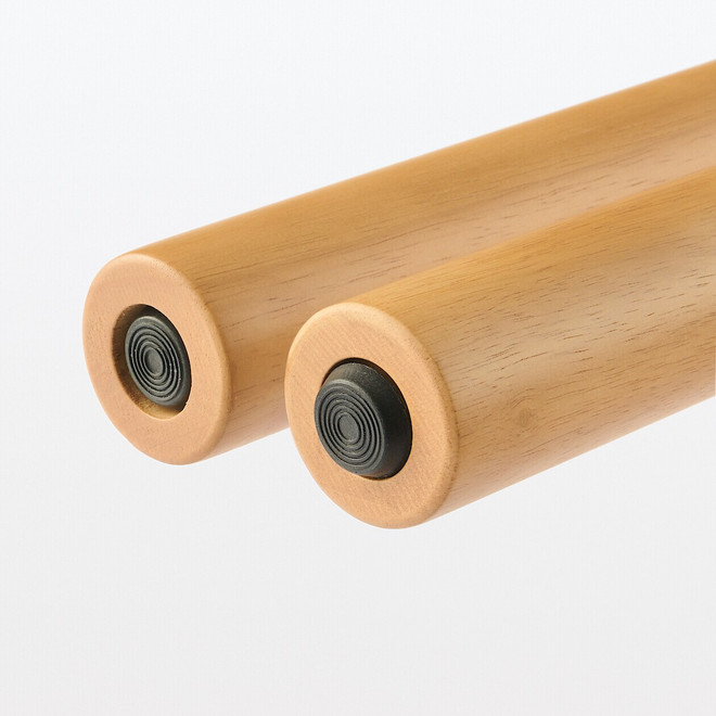 Rubberwood‐Tisch, rechteckig, groß.