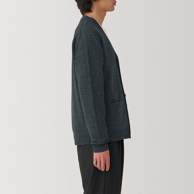 Cardigan mit V‐Ausschnitt aus mitteldickem Wollstrick für Herren
