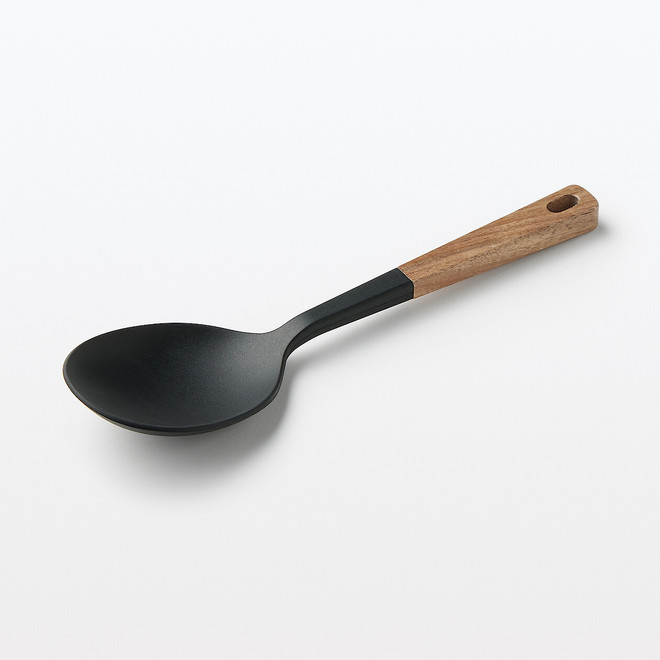 Silikon‐Kochlöffel mit Holzgriff