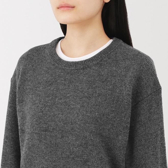 Damen Rundhals‐Pullover aus mitteldickem Wollstrick