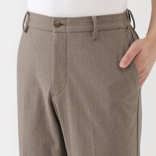 Herren-Faltenhose aus gebürstetem Stretchstoff mit schmaler Passform