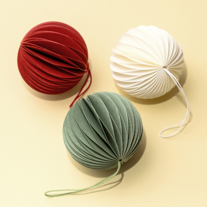 Dekoration aus recycelter Baumwolle in Wabenform, weiß