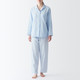 Doppelgaze‐Pyjama ohne Seitennähte mit langen Ärmeln und Kragen 24S