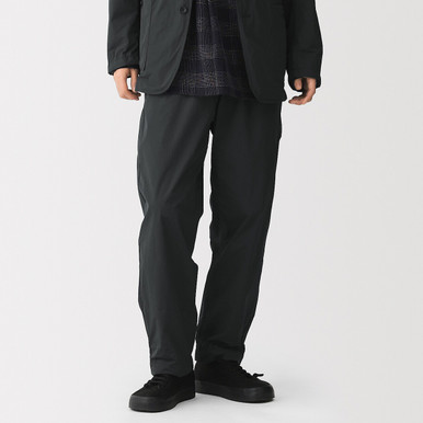 MUJI | Herren-Hose aus wasserabweisendem Memory-Gewebe mit bequemer Passform Marine S